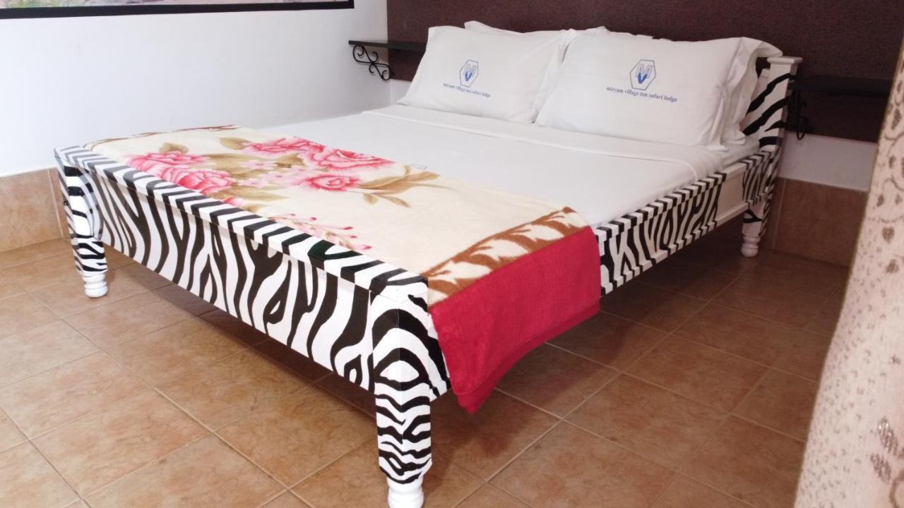 Miryams Village Inn Safari Lodge Sultan Hamud Ngoại thất bức ảnh